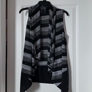 Super cute vest/ sleeves